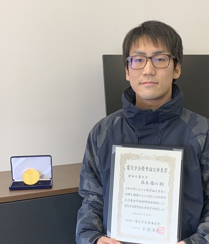 受賞した高木羅以さん