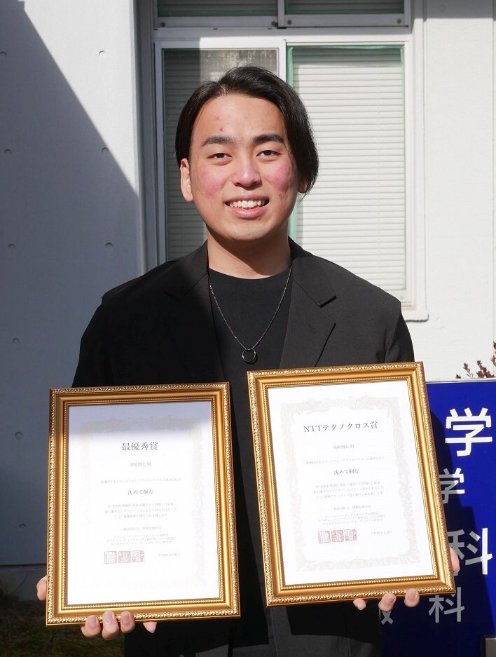 学生スマートフォンアプリコンテスト最優秀賞の須崎翔太さん