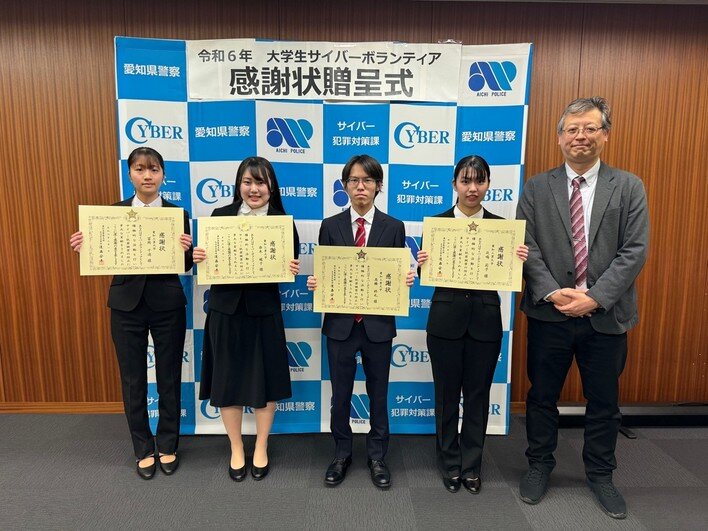 左から冨岡さん、染木さん、髙橋さん、北嶋さん、菱田教授