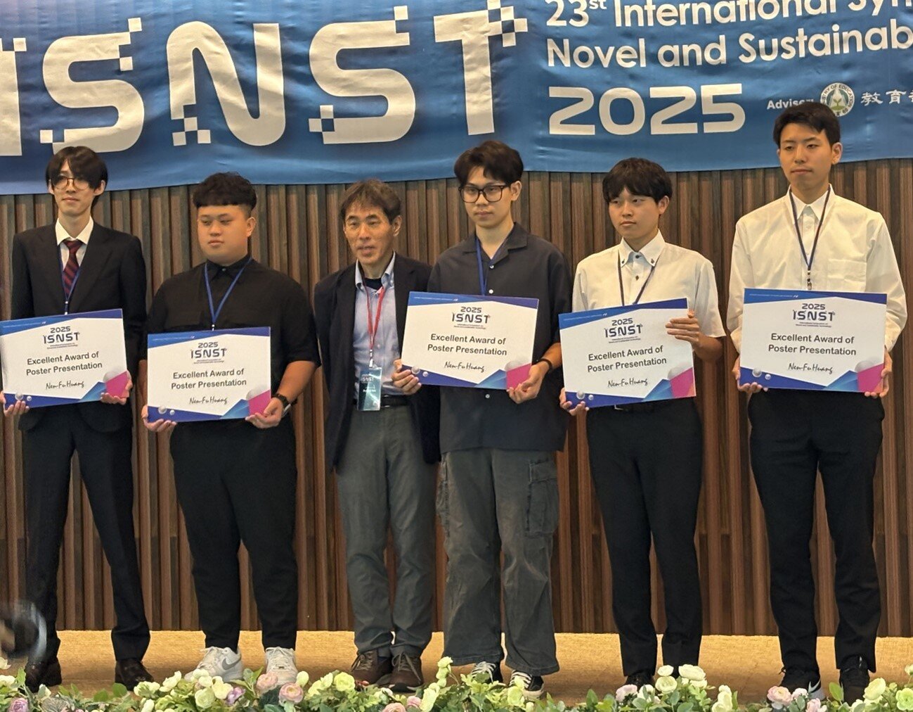 渡部一哲さん(右から一番目)、若杉海人さん(右から2番目)