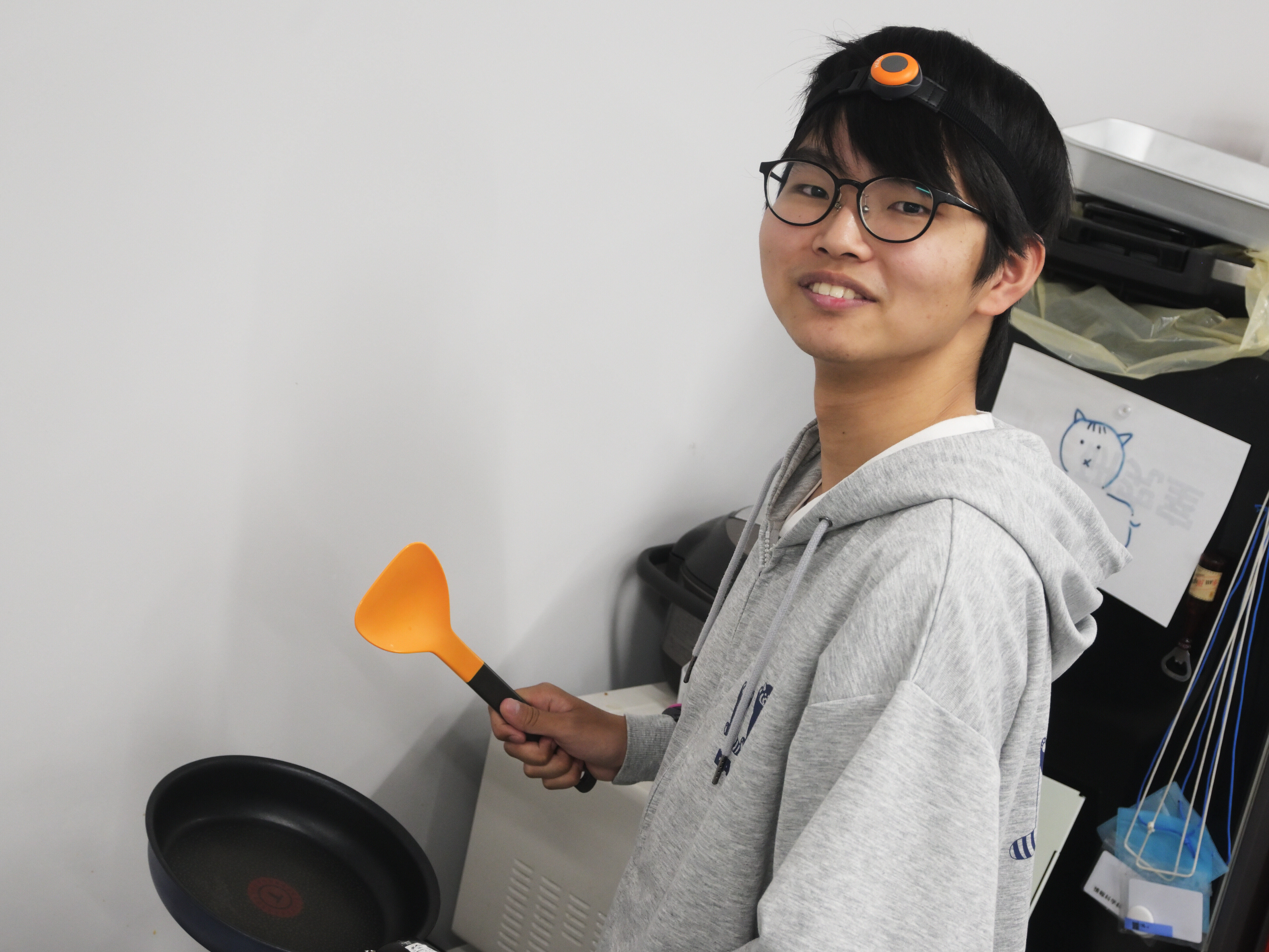 多田さん：料理行動のセンシングのためmocopiというモーションキャプチャデバイスを装着しています