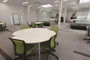 ネーミングライツ1号館_ラーニングコモンズ内観(3-2)313.jpg