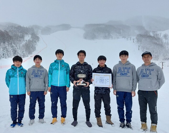 総合優勝の競技スキー部