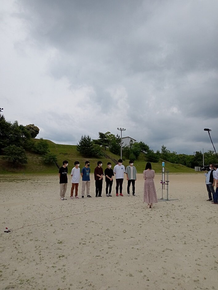 学内でのモデルロケット打ち上げ風景