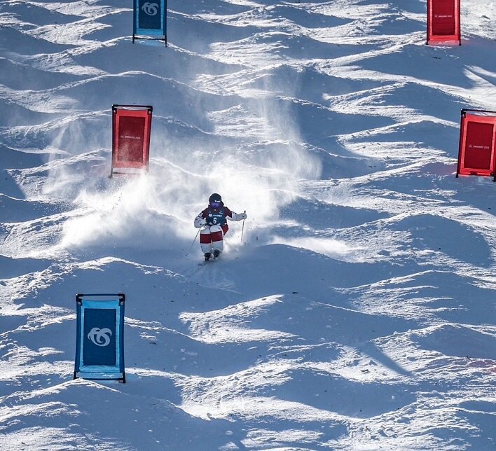 世界選手権で堂々たる滑りを披露する柳本