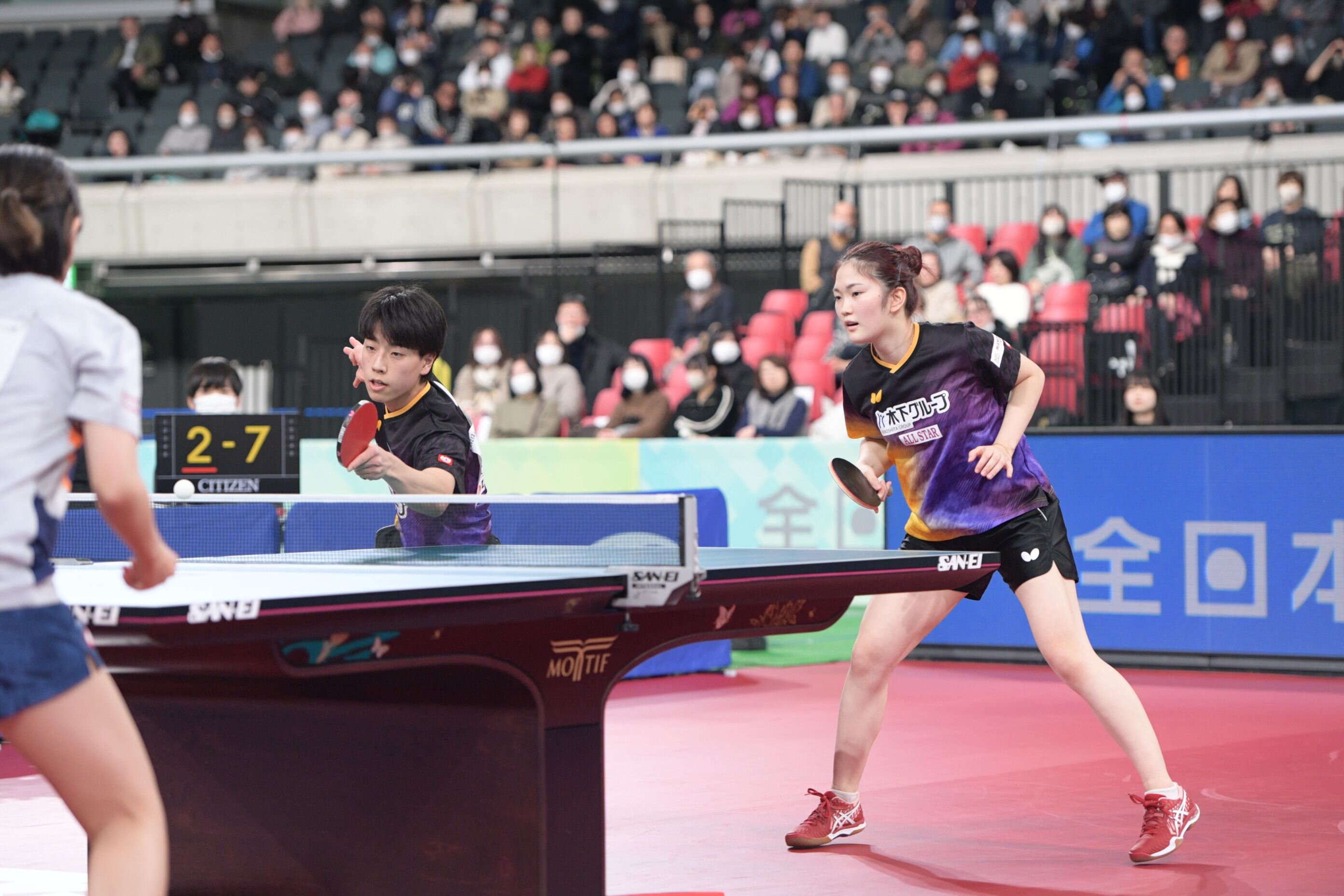 混合ダブルスを制した篠塚(左)/木原ペア