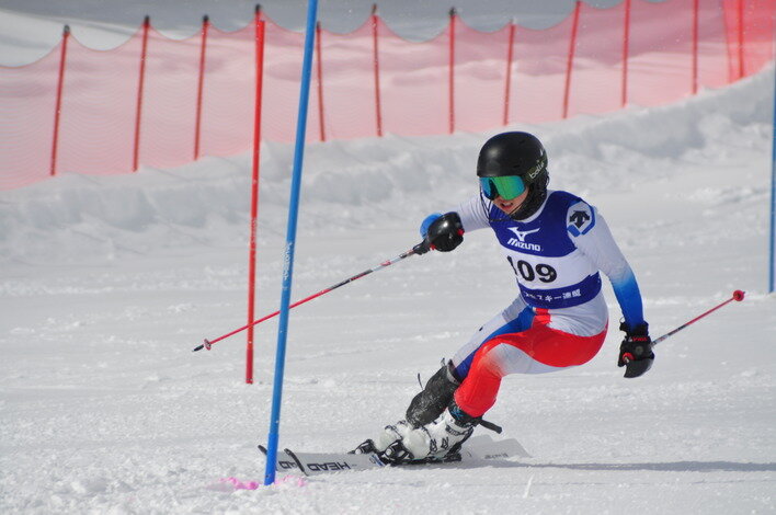 回転と大回転で準優勝した野口幸太郎の滑り