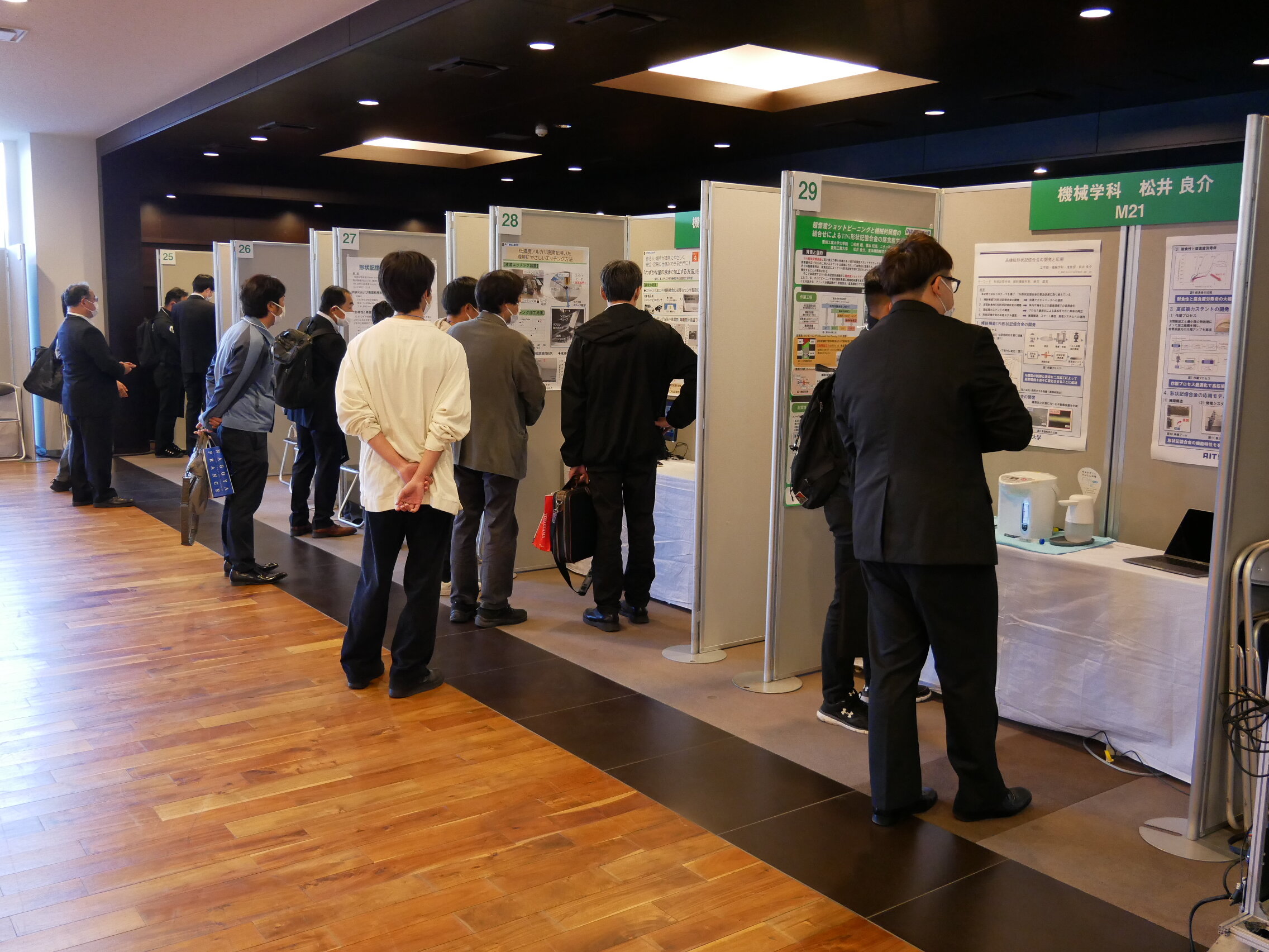 多彩な技術シーズのブース展示