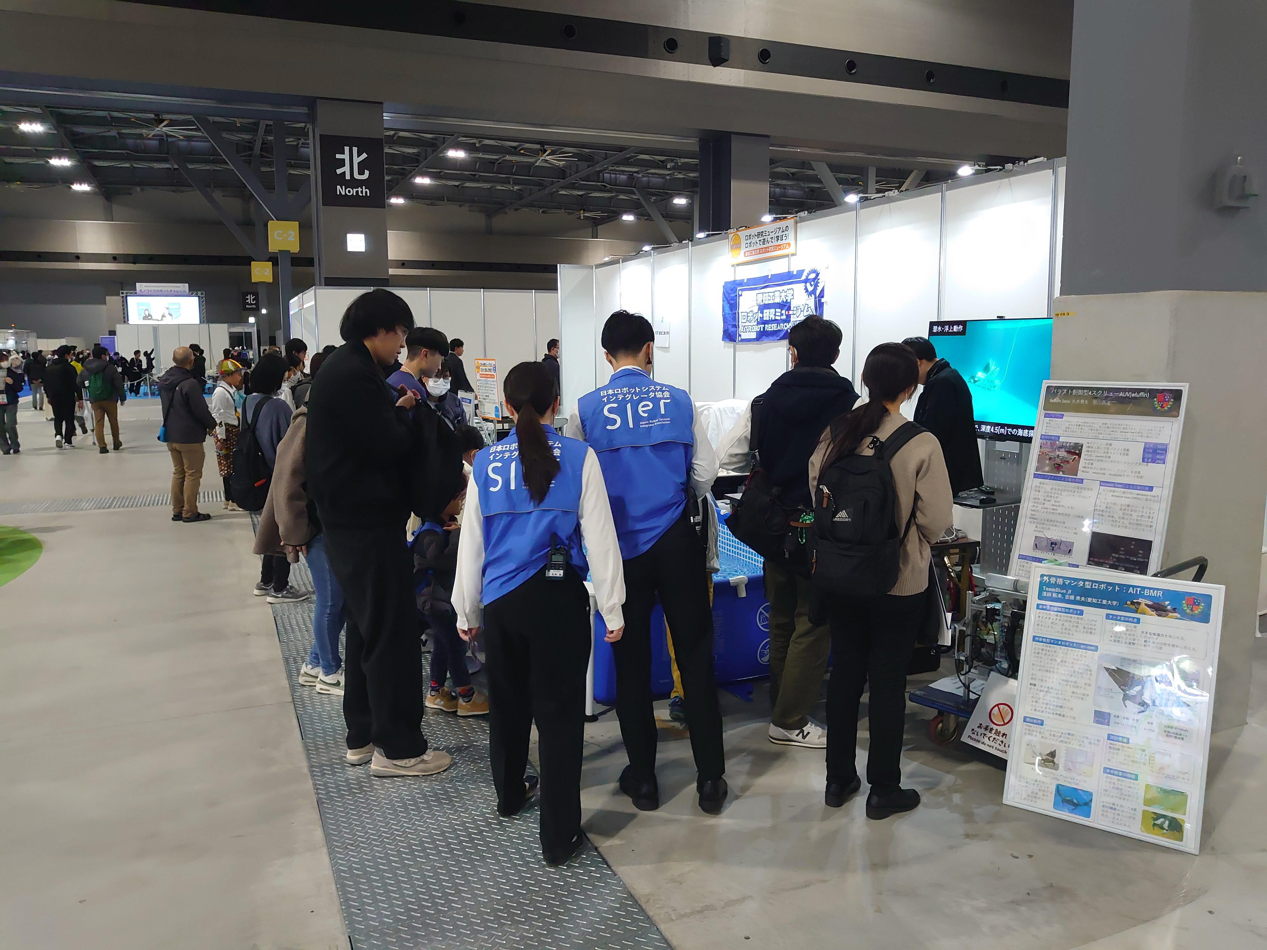 展示ブース前の様子