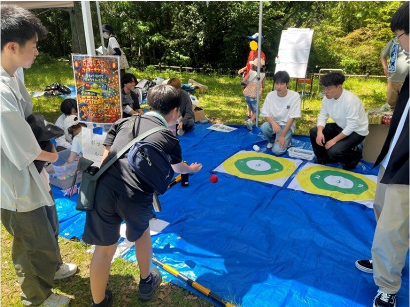 ボッチャに挑戦する子どもたち